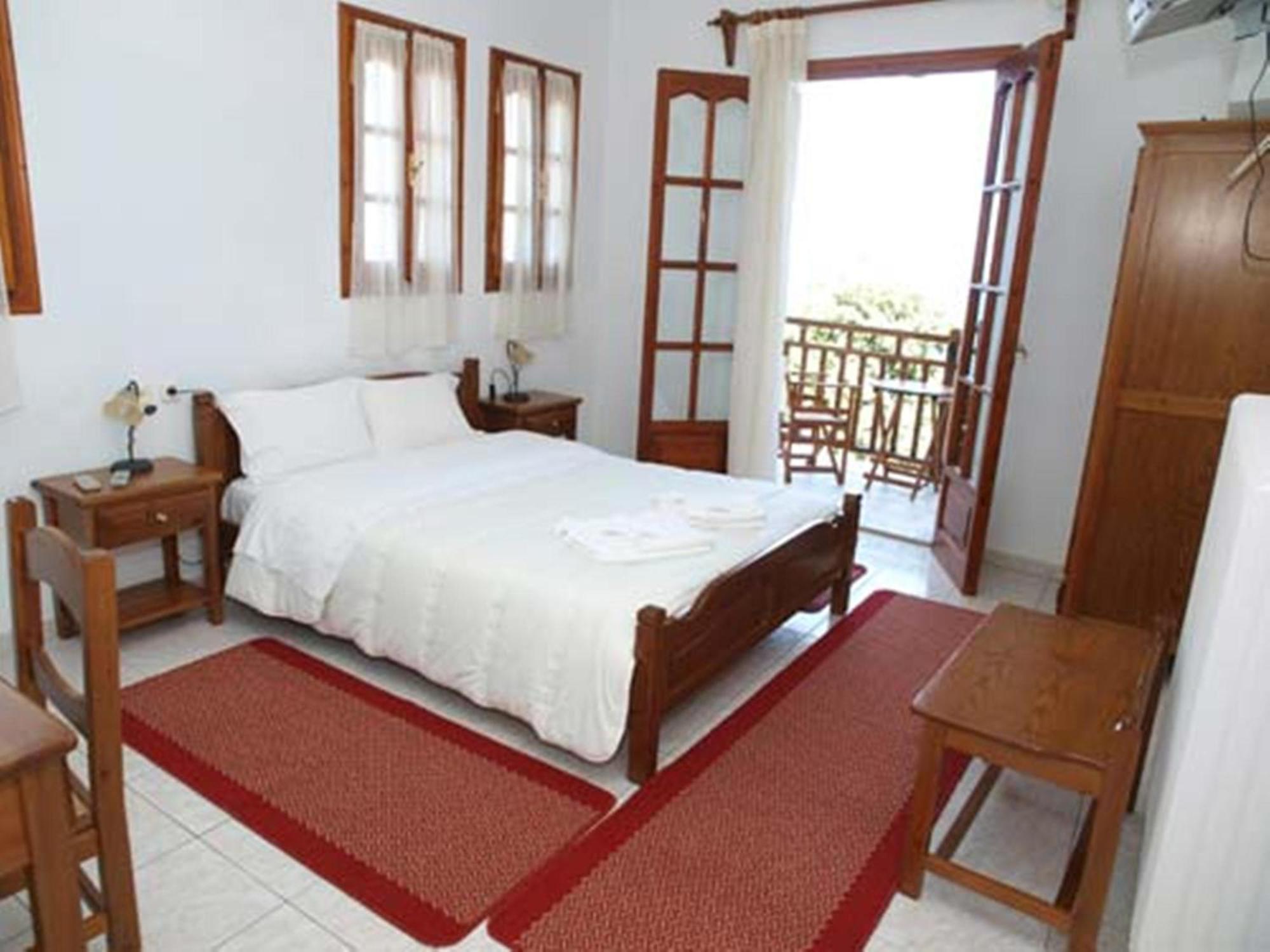 To Limanaki Hotel Chorefton Exterior photo