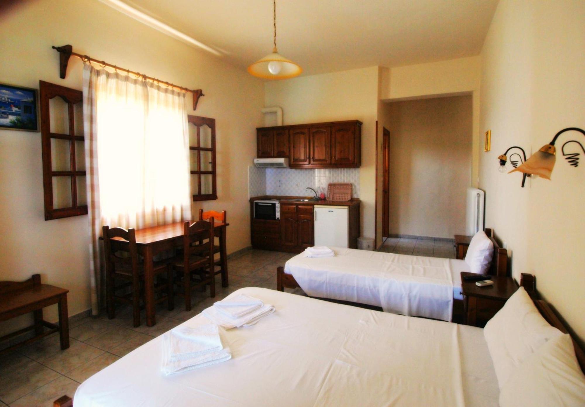 To Limanaki Hotel Chorefton Exterior photo
